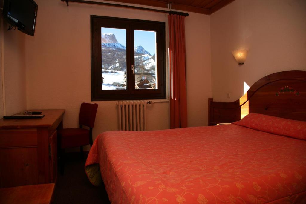 Hotel Soleil Des Neiges Le Sauze Room photo